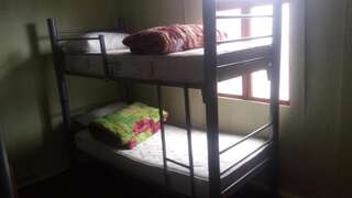 Хостелы Io Rumi Hostel and Camping Medzibna Спальное место на двухъярусной кровати в общем номере для мужчин и женщин-7